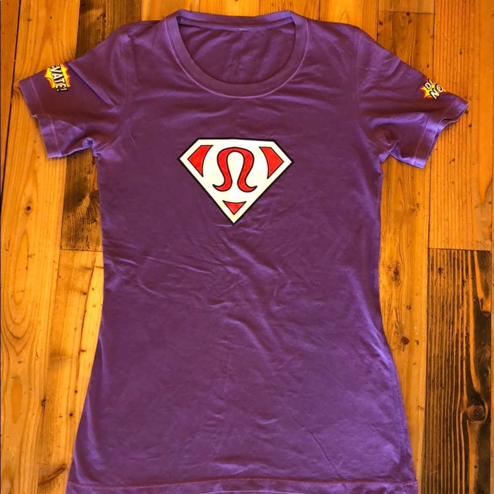 🍋 lululemon rare Christmas shirt 4